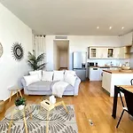 Διαμέρισμα 3 Bedrooms With Sea View - 4 Min Palais & Beaches *