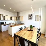 3 Bedrooms With Sea View - 4 Min Palais & Beaches Apartment