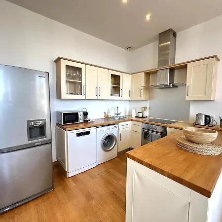 3 Bedrooms With Sea View - 4 Min Palais & Beaches Apartment *